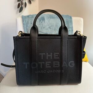 Marc Jacobs The Leather Medium Tote Bag
